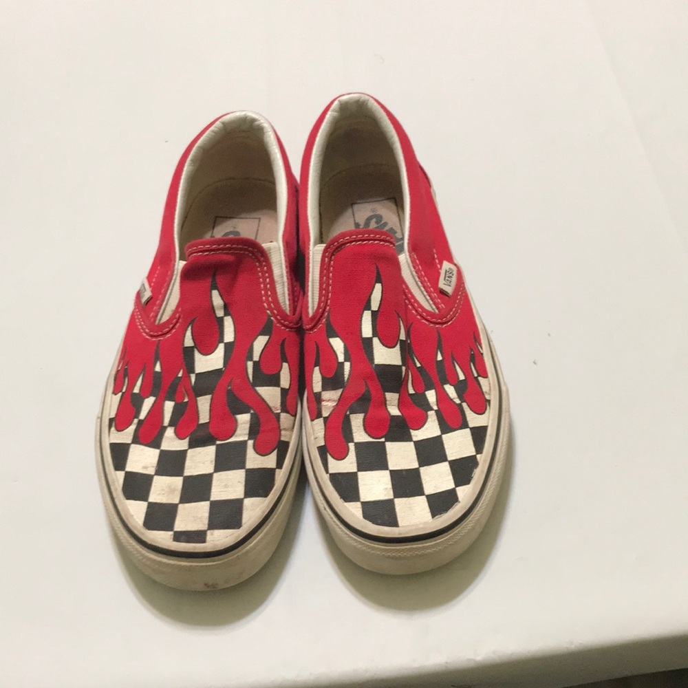 A pair of 5 1/2 men seven women vans slip bonds